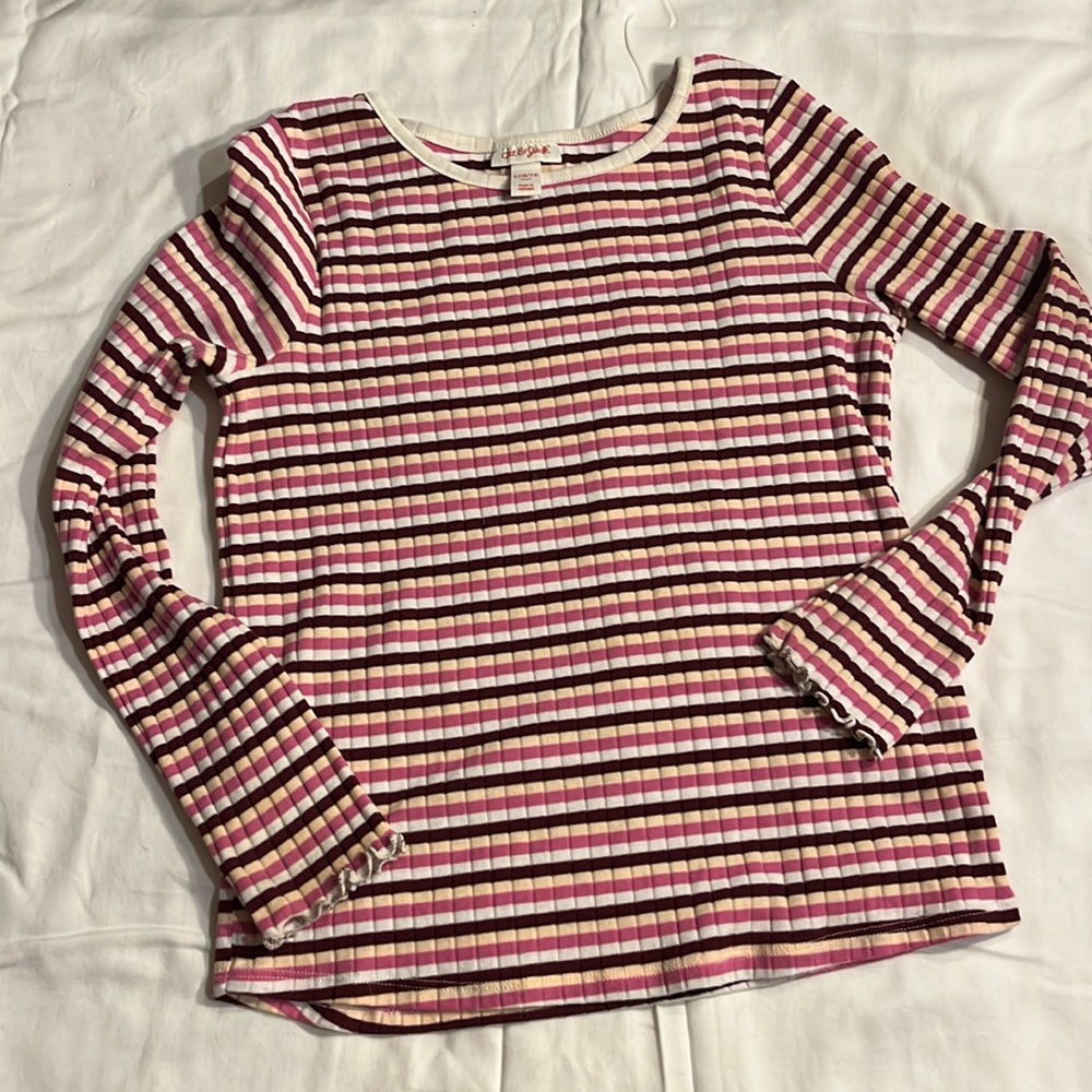 Long sleeve shirt different colors of pink, whit and maroon